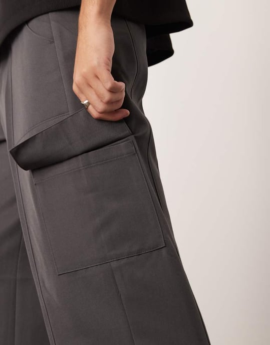ASOS DESIGN smart vida byxor med cargo-stil och snörning i nederkant i grått - Image 2