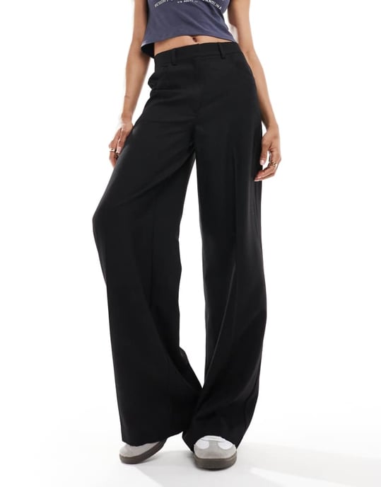 ASOS DESIGN Höga avslappnade pappabyxor med 5 fickor i svart - Image 3