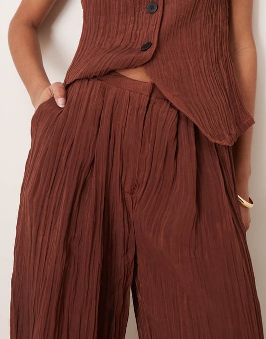 ASOS DESIGN genomskinliga krinklade satin vida byxor co-ord i choklad - Image 3