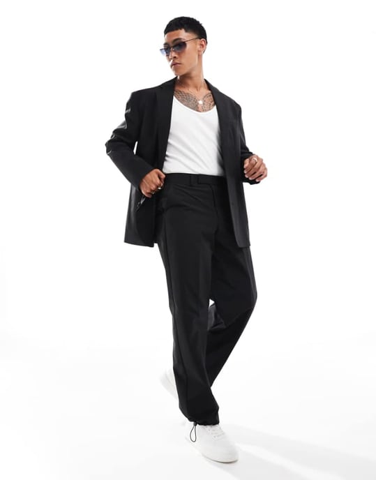 ASOS DESIGN tekniska vida kostymbyxor i svart med dragsko i nederkant - Image 1