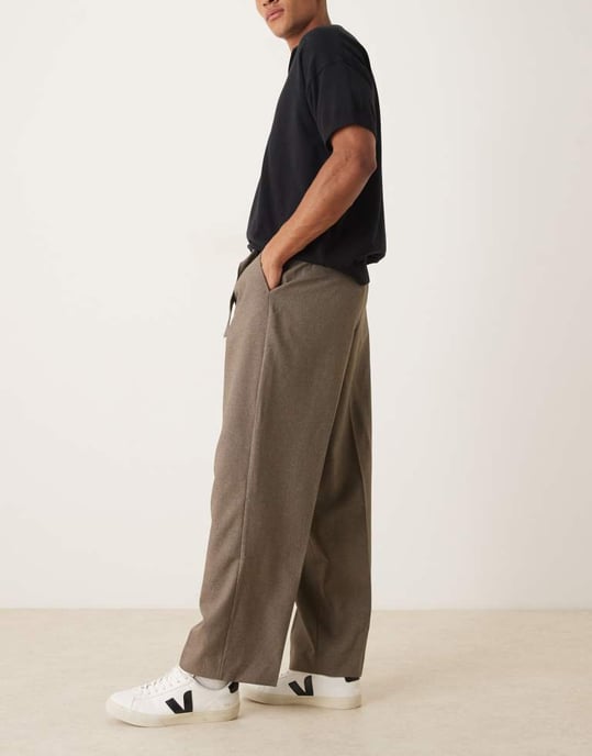 ASOS DESIGN smart vida byxa med bälte och framveck i brun - Image 3