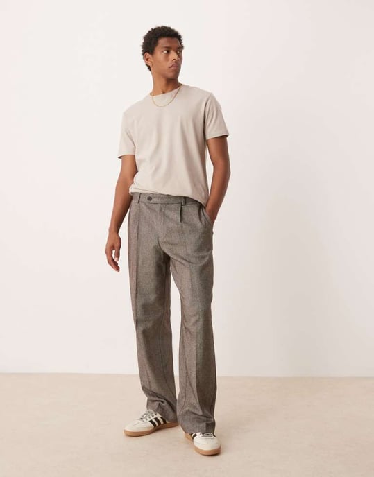 ASOS DESIGN smart bredbenade plisserade byxor i svart med fiskbensmönster - Image 3