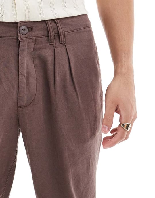 ASOS DESIGN breda veckade linne-chino byxor i brunt - Image 3
