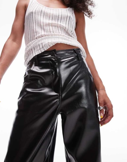 Topshop raka ben faux läder vinylbyxor i svart - Image 2