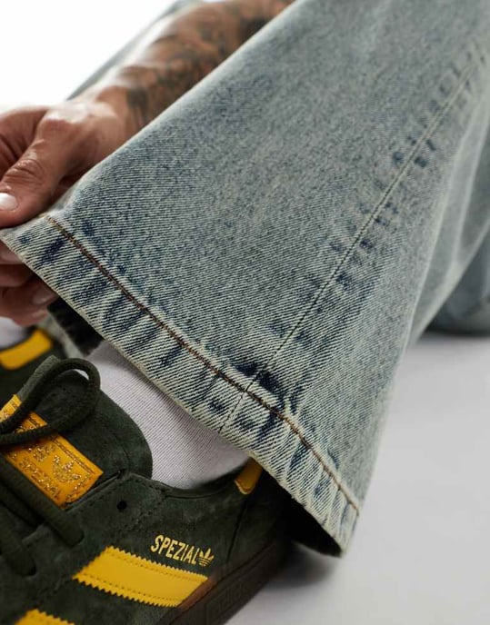 ASOS DESIGN byxor med vida ben och breda fållar i ljus nyans - Image 2