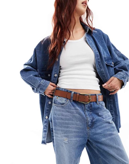 ASOS DESIGN midja och höft halvmåne jeansbälte i tan - Image 2