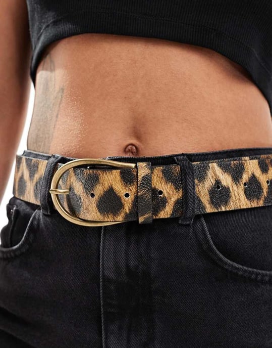 ASOS DESIGN halv månformad midja och höftjeansbälte i leopard - Image 4