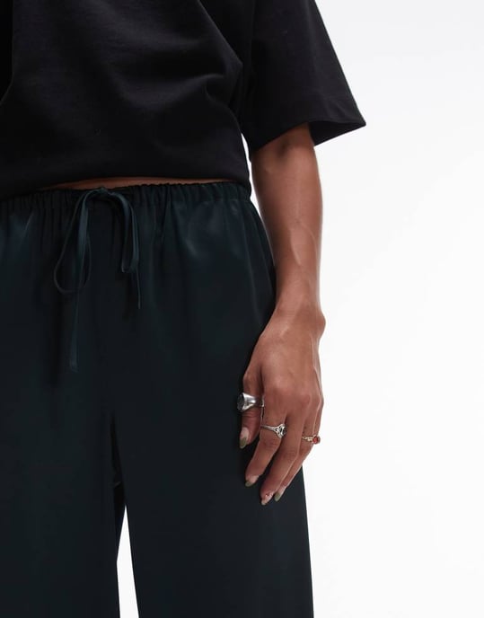 Topshop satängdragskortsbyxor i skogsgrön - Image 2