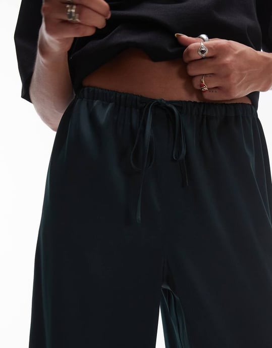 Topshop satängdragskortsbyxor i skogsgrön - Image 3