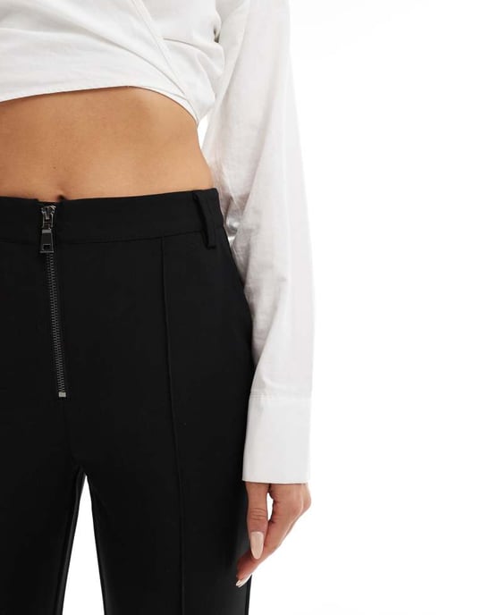 ASOS DESIGN dragkedja framtill kick flare skräddarsydda byxor i svart - Image 4
