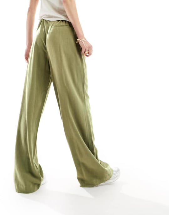 ASOS DESIGN Lång avslappnad raka benbyxor i linne i oliv - Image 3