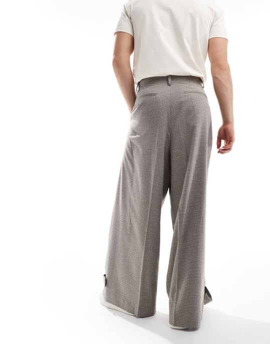 ASOS DESIGN smart extremt vida byxor med manschetter i brun textur - Image 2