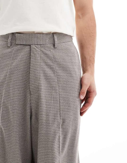 ASOS DESIGN smart extremt vida byxor med manschetter i brun textur - Image 3