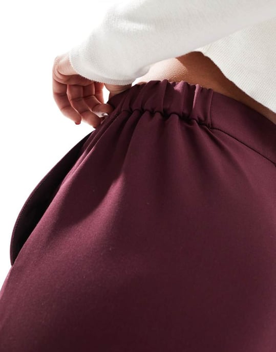 ASOS DESIGN skräddarsydda avslappnade raka byxor i burgundyröd - Image 2
