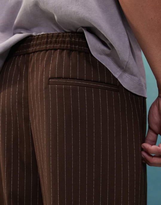 ASOS DESIGN smart vida byxa med resår i bruna ränder - Image 3