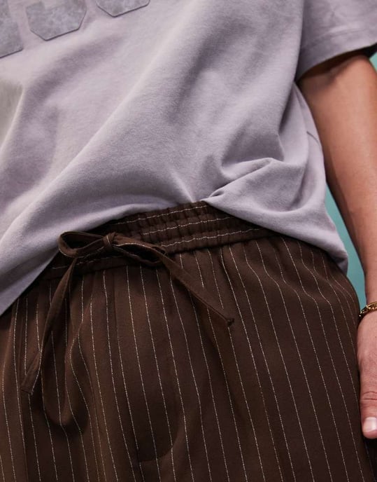 ASOS DESIGN smart vida byxa med resår i bruna ränder - Image 4