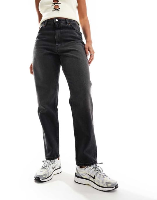 Monki Taiki hög midja ballongben jeans i tvättad svart - Image 1