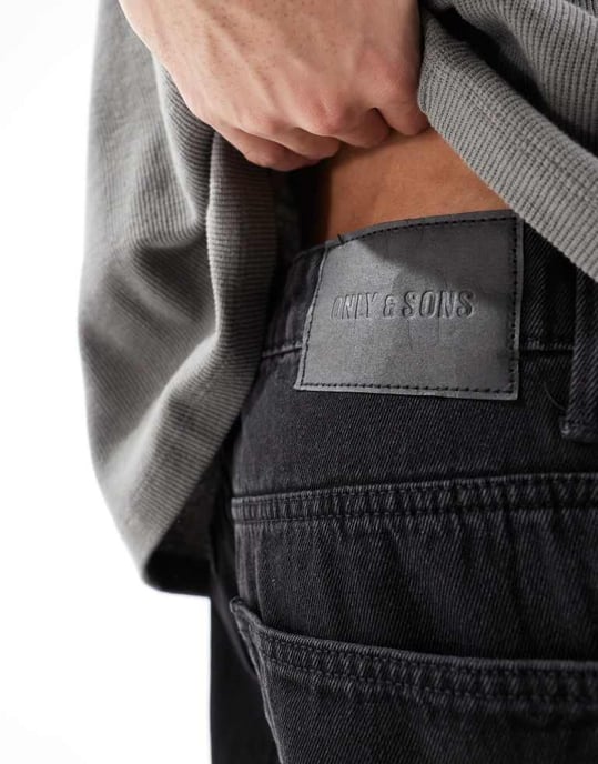 ONLY & SONS löst sittande jeans i tvättad svart - Image 4