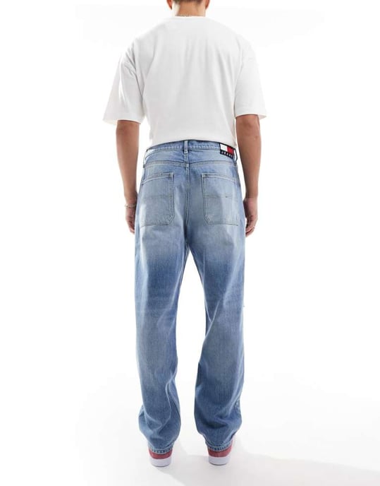 Tommy Jeans Skater slitna jeans i mellanblått med flaggdetaljer - Image 2