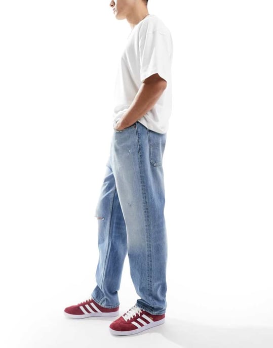 Tommy Jeans Skater slitna jeans i mellanblått med flaggdetaljer - Image 3