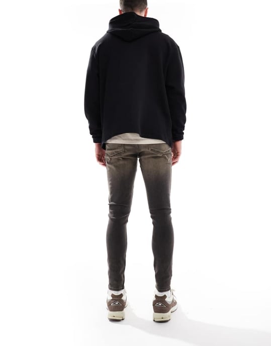 ASOS DESIGN spray-on-jeans med power stretch i tvättad svart med toning - Image 2