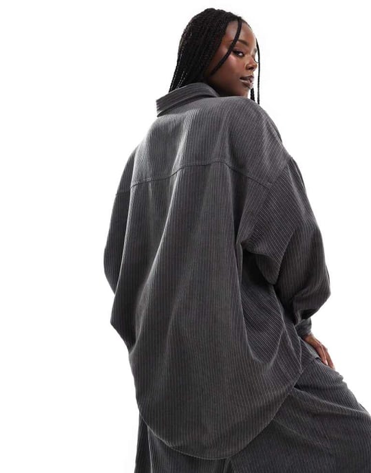 ASOS DESIGN Curve oversized randig kordskjorta i grått - Image 3