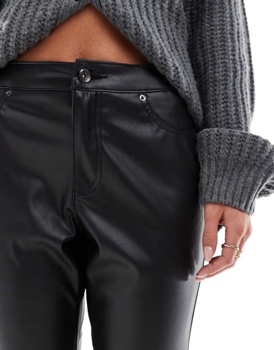 Vero Moda Petite läderlook cigarettbyxor i svart - Image 4