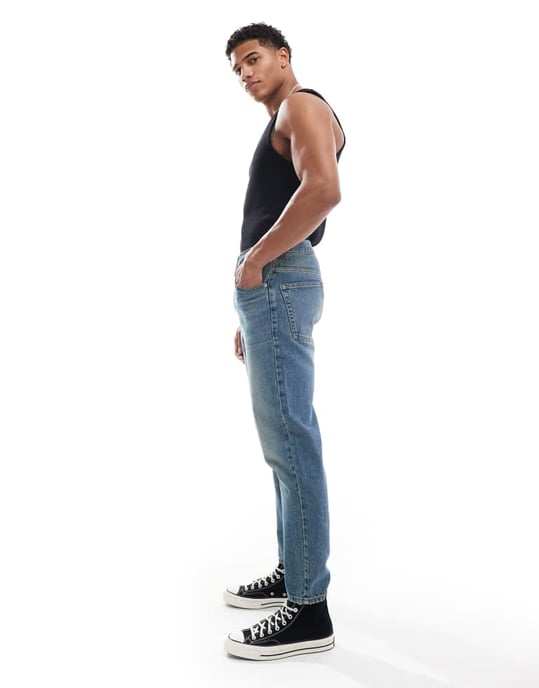 ASOS DESIGN tapered fit jeans i mörk tvätt med blå ton - Image 3