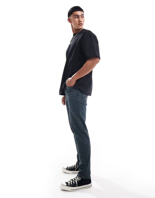 ASOS DESIGN tapered fit jeans i tvättad grå med grön nyans - Image 3