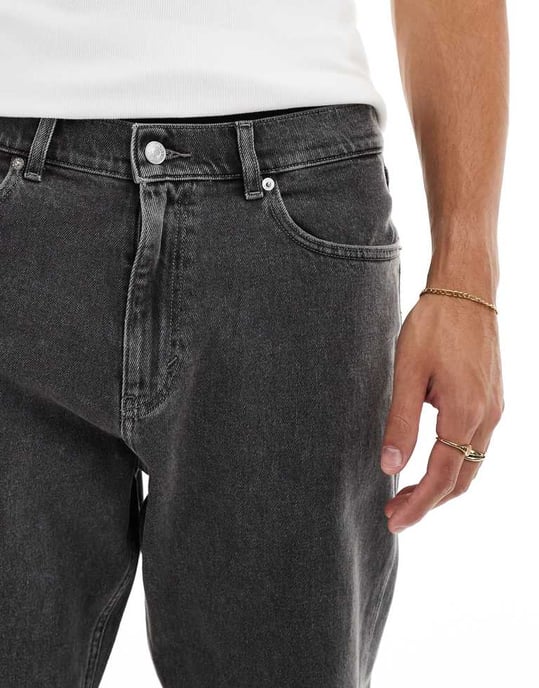 Tommy Jeans Isaac avslappnad tapered jeans i svart - Image 3