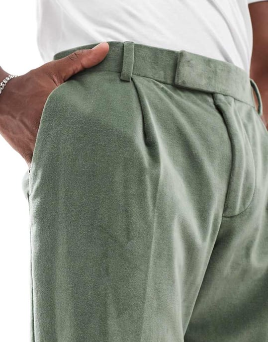 ASOS DESIGN slim pleat fram kostymbyxor i salviagrön bomullsammet - Image 4