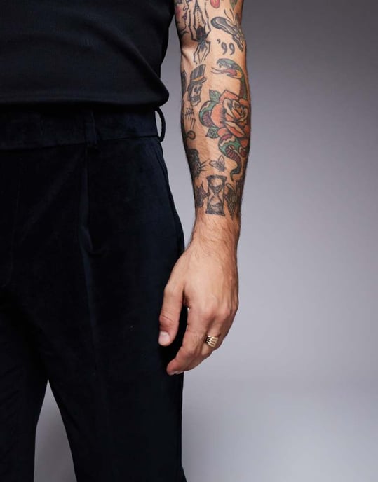 ASOS DESIGN smal veckad kostymbyxa i svart bomullsamett - Image 3