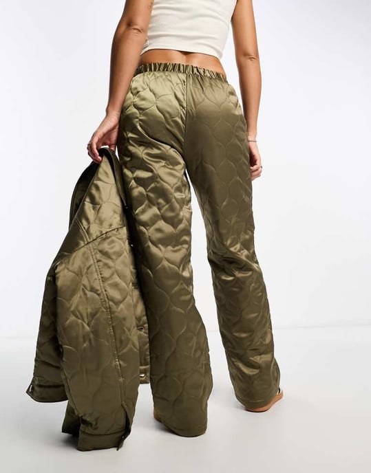 ASOS DESIGN vadderade byxor med elastisk midja i khaki co-ord - Image 2