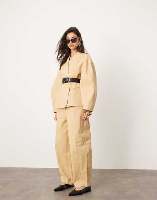 ASOS EDITION twill tunnelbukser med fickdetalj i ljusbrun - Image 1