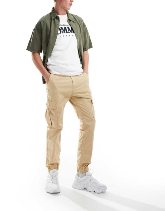 Tommy Jeans Ethan cargobyxor i beige - Image 1