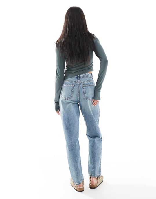 Miss Selfridge högmidjade mom jeans i ljus tvätt - Image 3