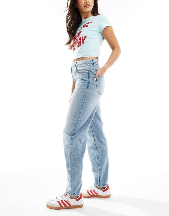 ASOS DESIGN mom-jeans i ljus midwash - Image 3