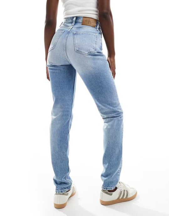 Calvin Klein Jeans momjeans i ljus tvätt - Image 2