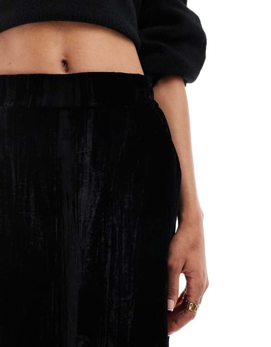 ASOS DESIGN Höga krinklad sammet dragsko byxor i svart - Image 3