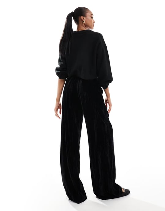 ASOS DESIGN Höga krinklad sammet dragsko byxor i svart - Image 4