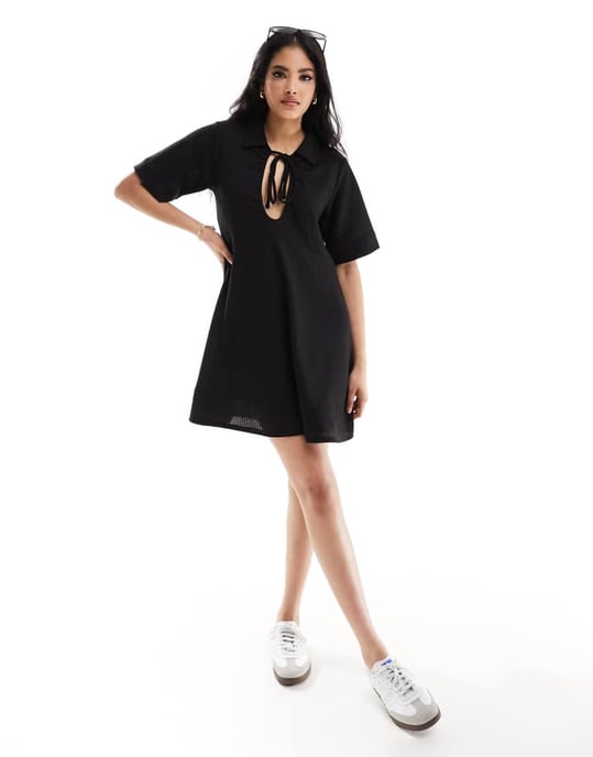 ASOS DESIGN våfflad knytfram smock mini klänning i svart - Image 3