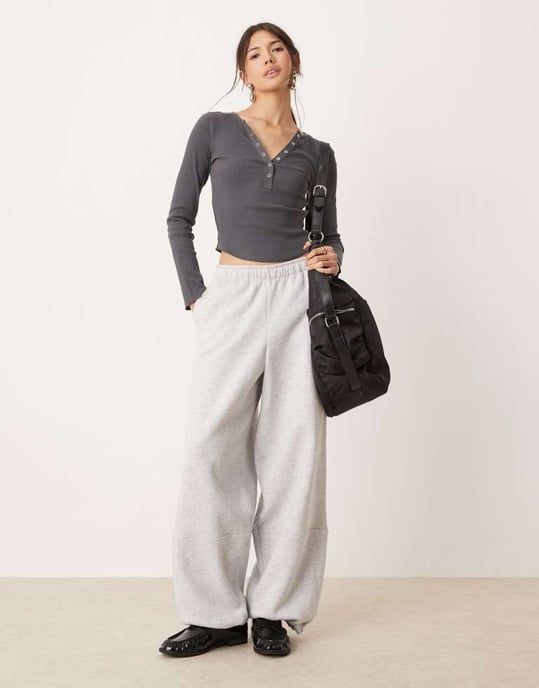 Miss Selfridge henley topp med lång ärm och knappar i mörkgrått - Image 2
