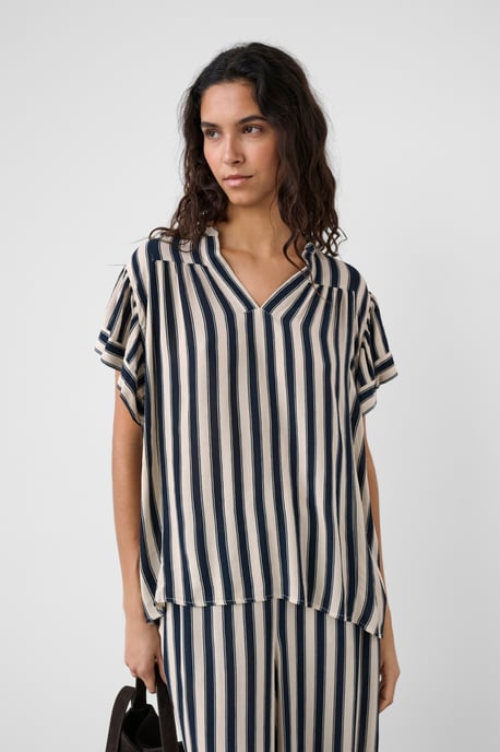 SLZaya Aria Printed Blouse Dress - Image 3