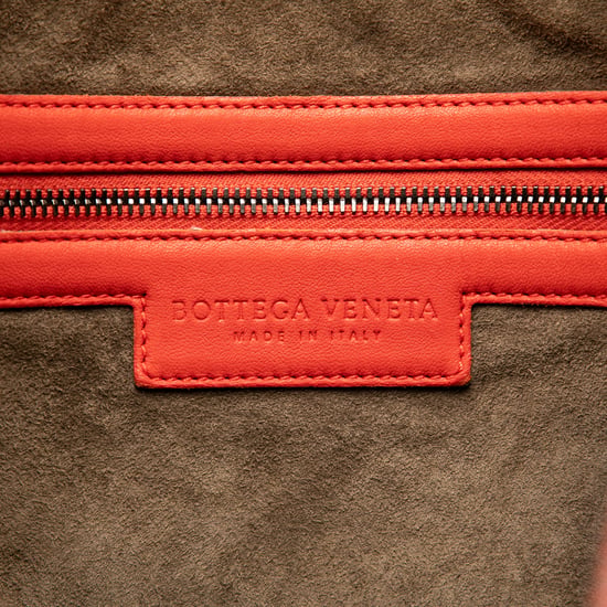 Pre-owned Medium Nappa Intrecciato Veneta Hobo - Image 4