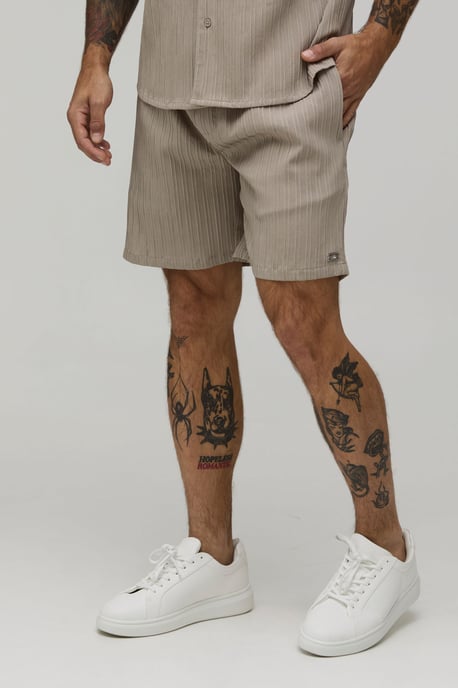 Relaxed Fit Irregular Pleat Texture Mid Length Shorts - Image 1