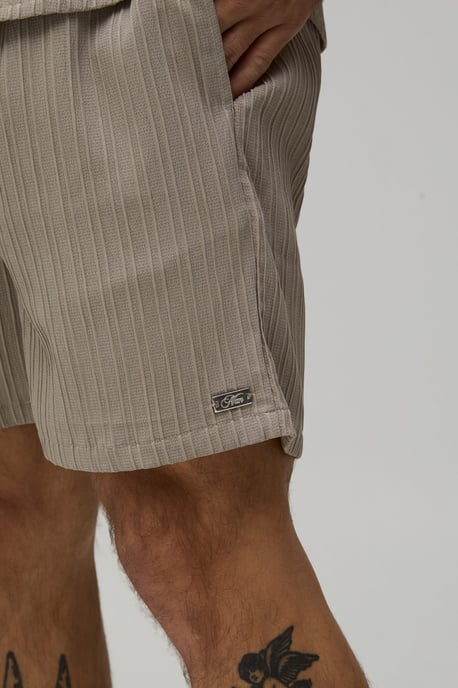 Relaxed Fit Irregular Pleat Texture Mid Length Shorts - Image 3