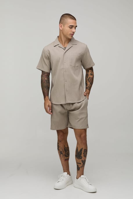 Relaxed Fit Irregular Pleat Texture Mid Length Shorts - Image 4