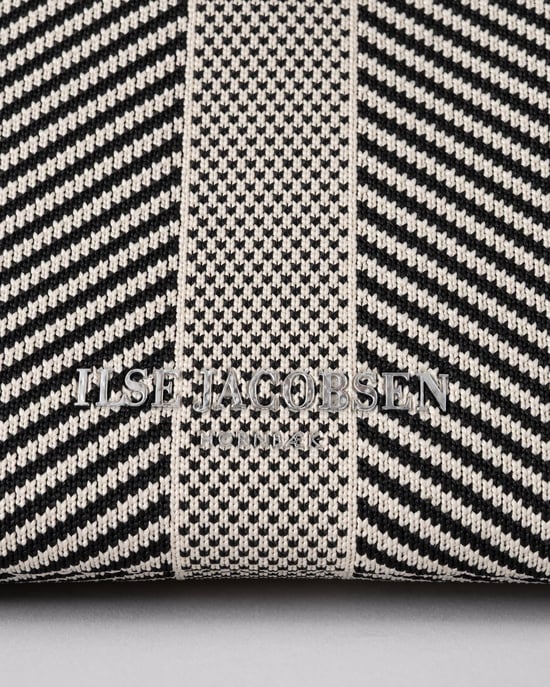 Knitty Makeup Bag in Black - Image 3