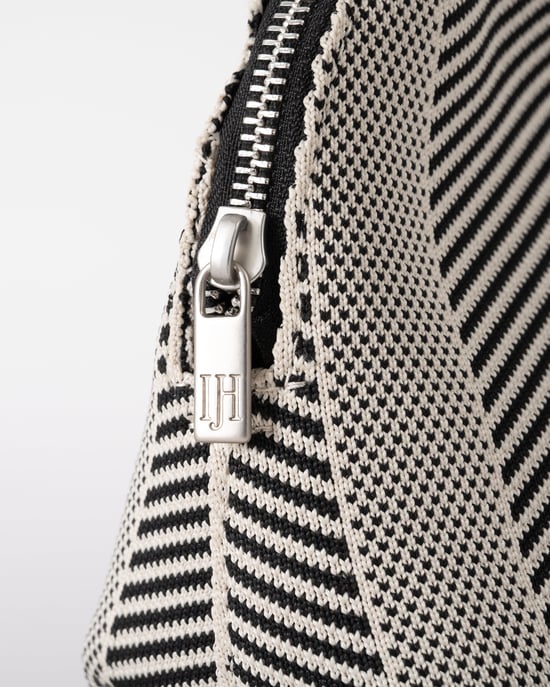Knitty Makeup Bag in Black - Image 4
