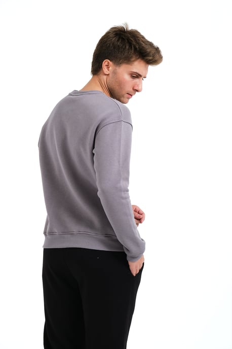 JUSTEVER Rund halsringad broderad upphöjd polarfleece inuti grå herrtröja - Volar - Image 3